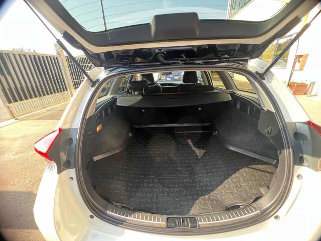 TOYOTA Auris Touring Sports 1.8 style cvt