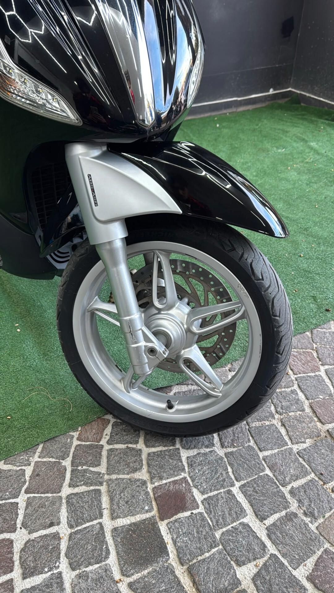 Piaggio Beverly 350