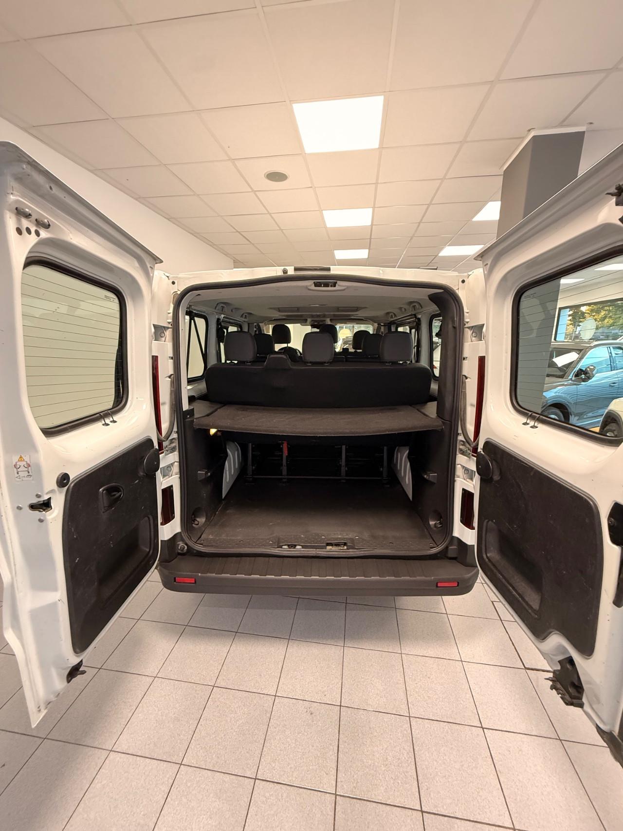 RENAULT Trafic 2.0DCI 110cv L1H1 9 POSTI