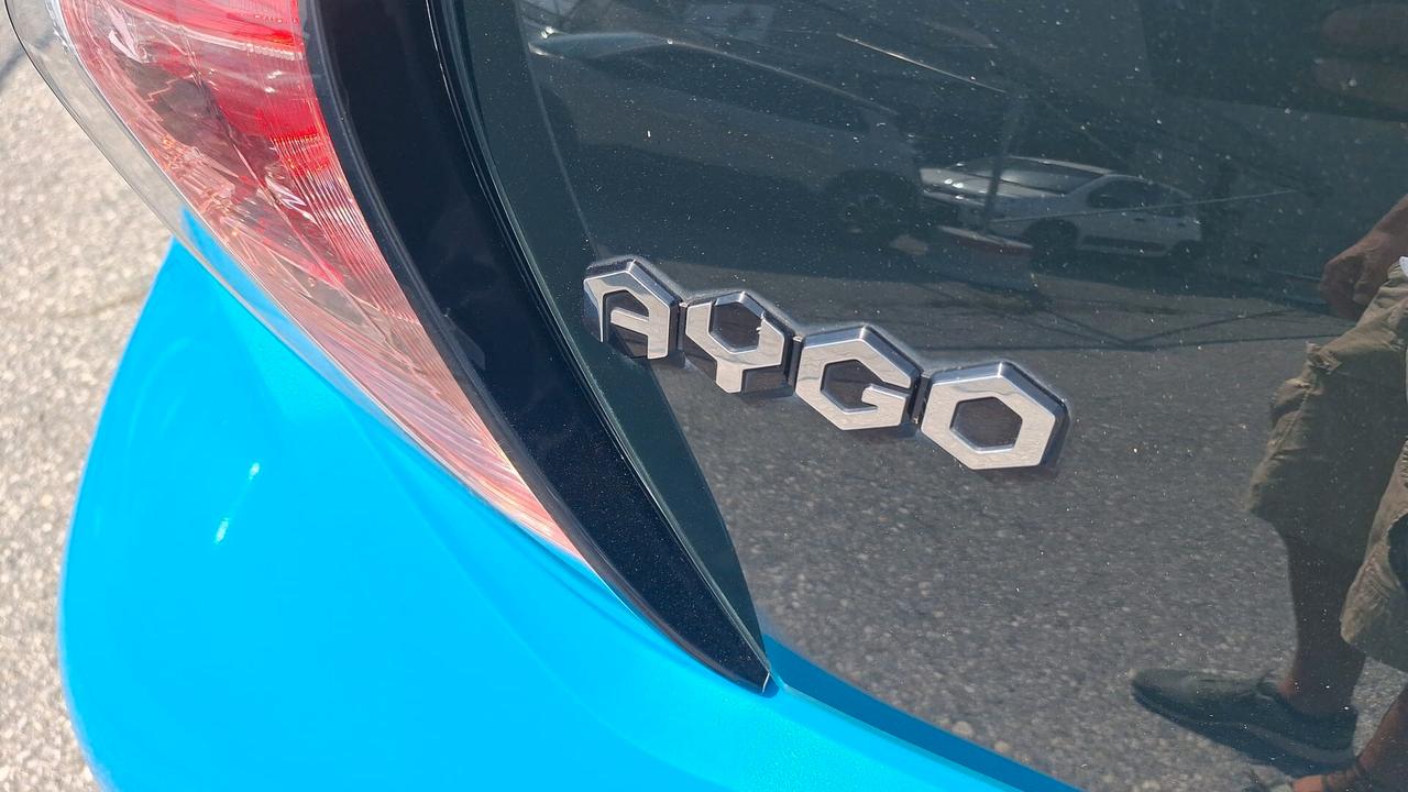Toyota Aygo 1.0 VVT-i 69 CV 5 porte x-cool TSS