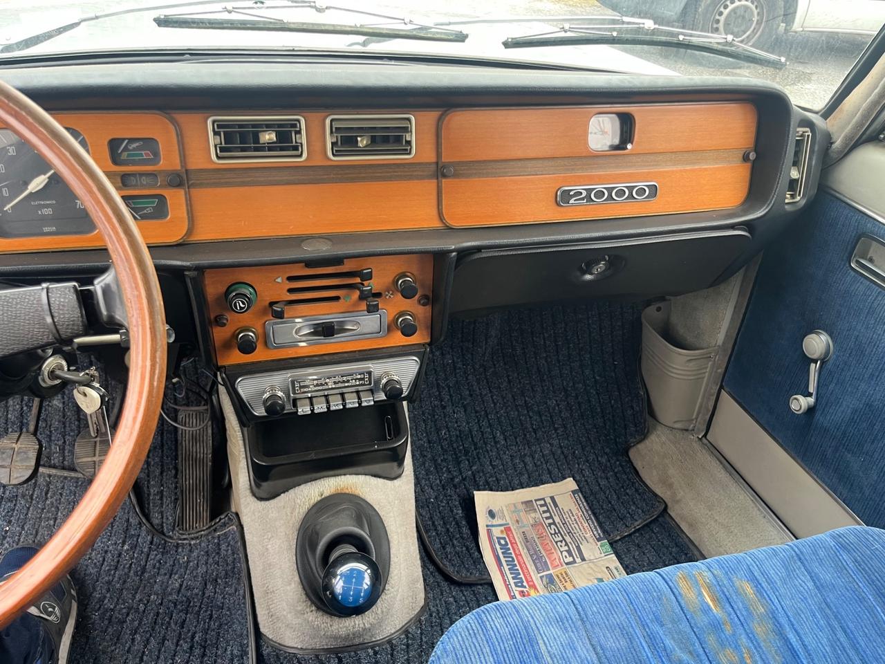 Lancia 2000 iniezione ( Flavia berlina )