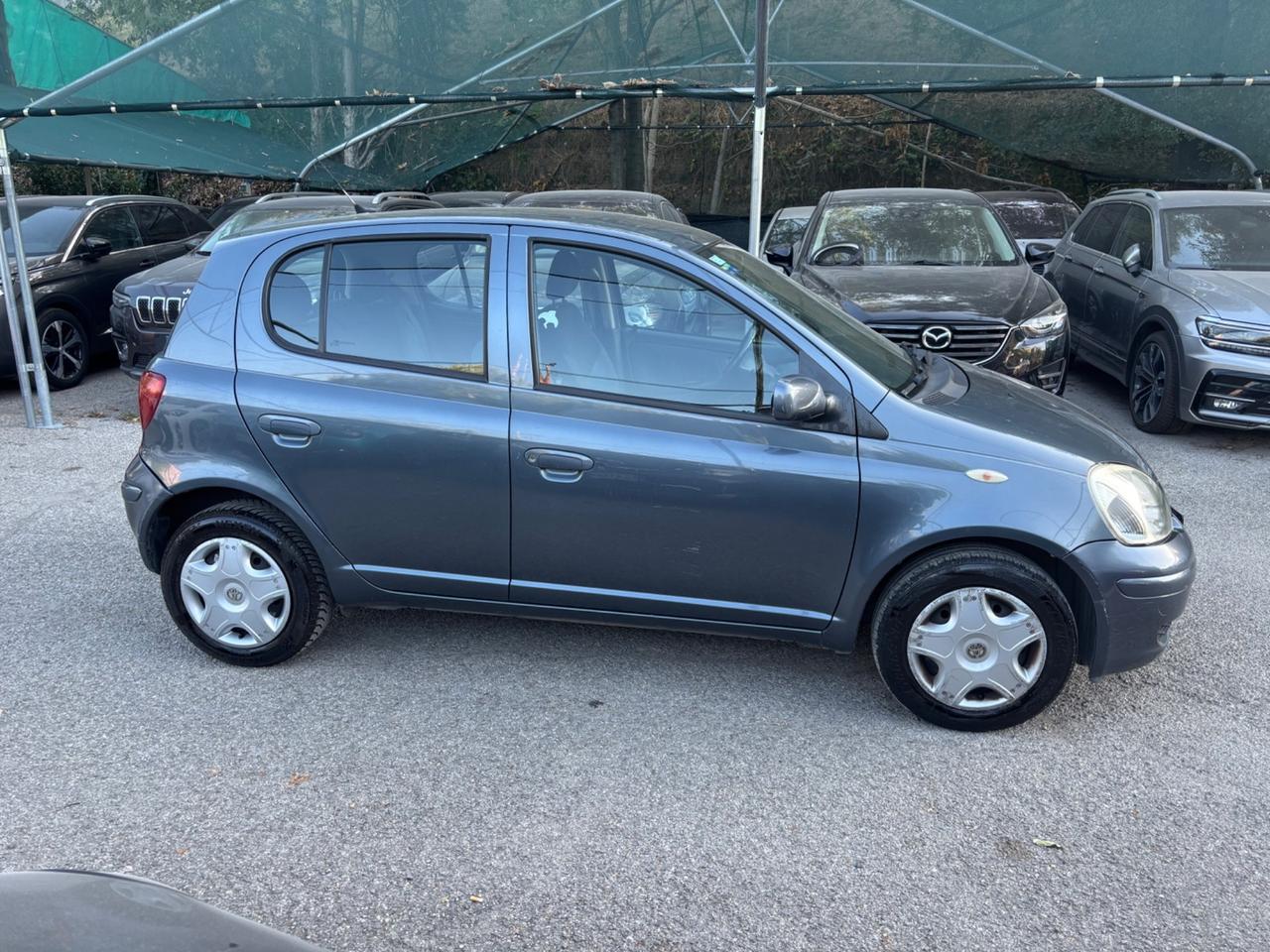 Toyota Yaris 1.0i 5 porte Sol OK NEOPATENTATI