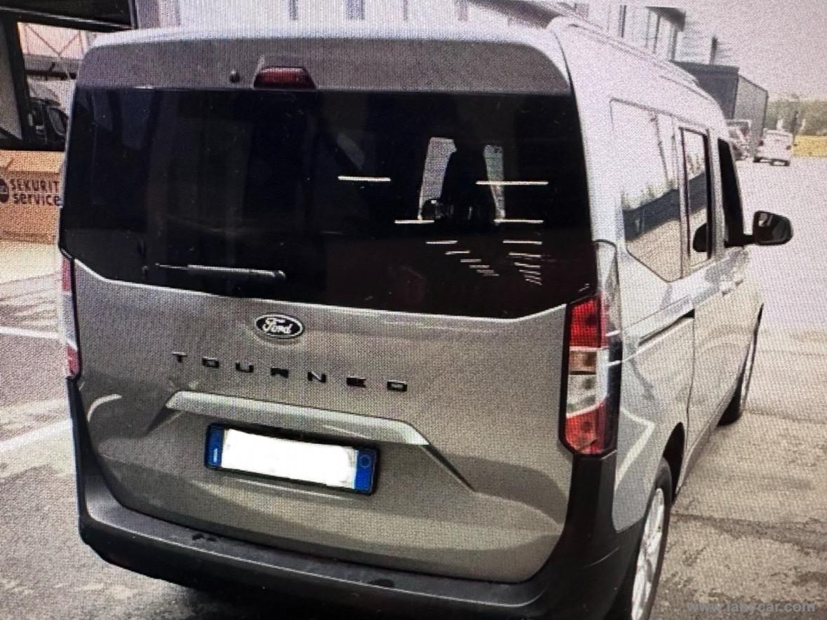 FORD Tourneo Courier 1.0 EcoBoost Titanium