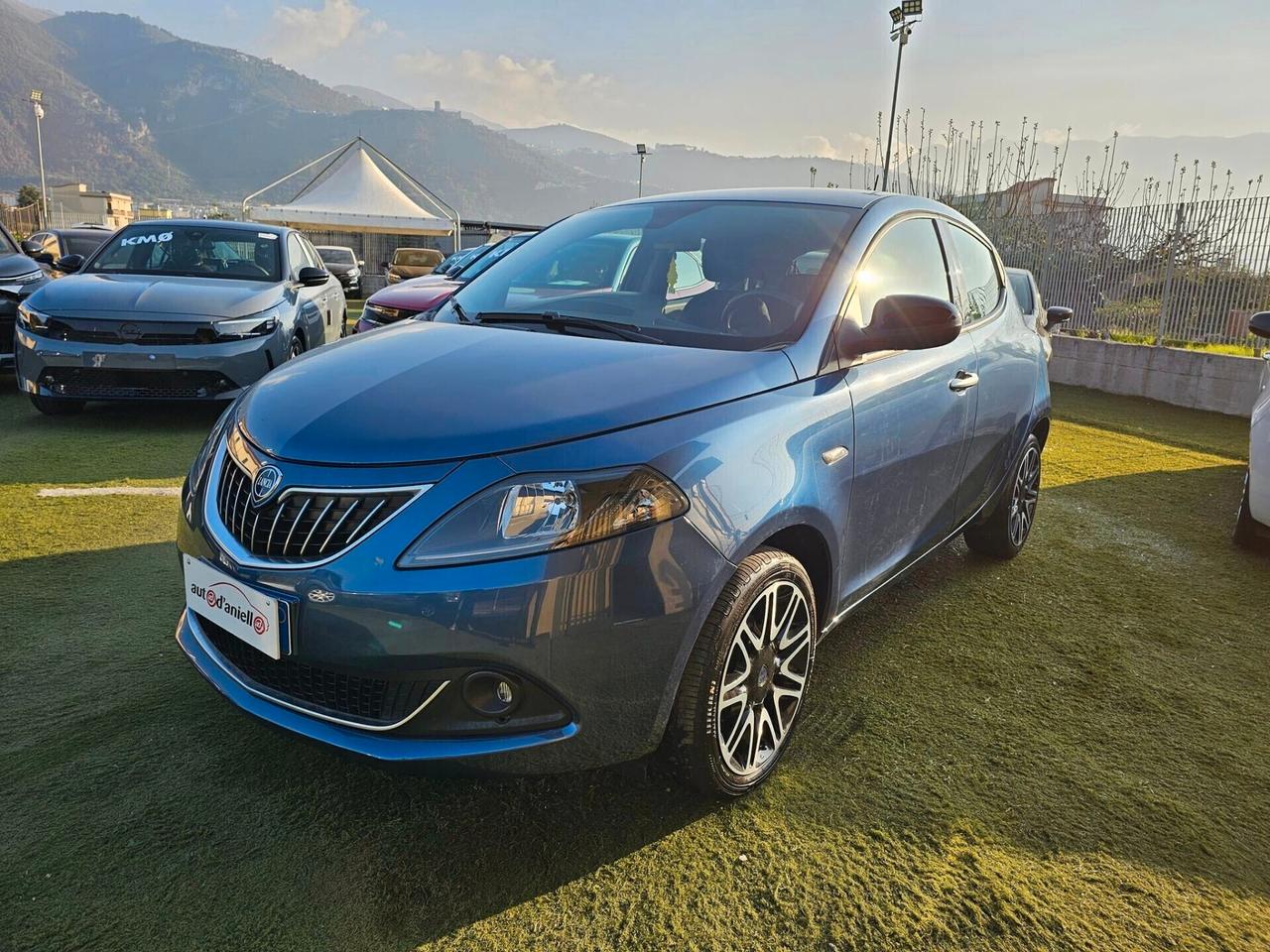 Lancia Ypsilon 1.0 FireFly 5 porte S&S Hybrid Platino