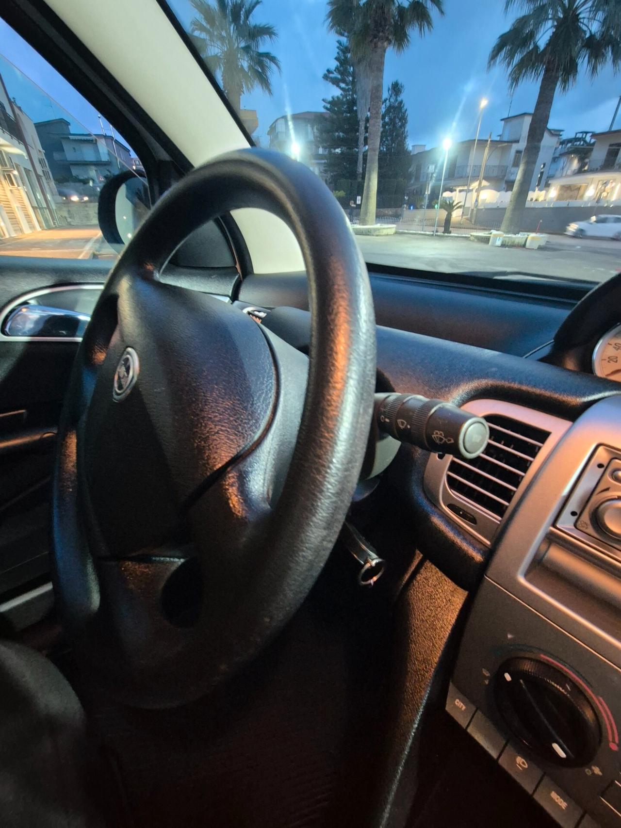 Lancia Ypsilon 1.3 MJT 75 CV DIVA