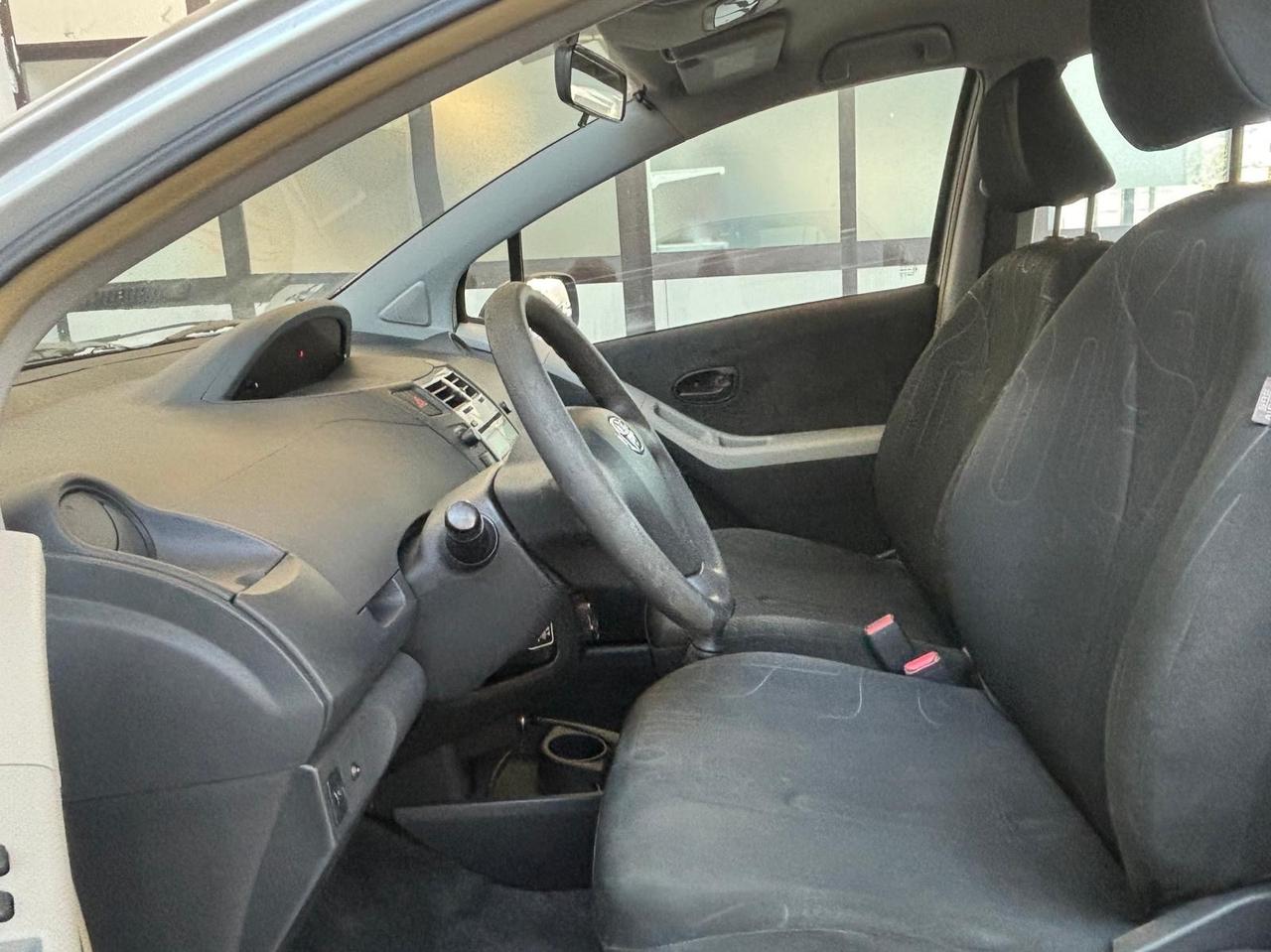 Toyota Yaris 1.0 5P Luxury pack