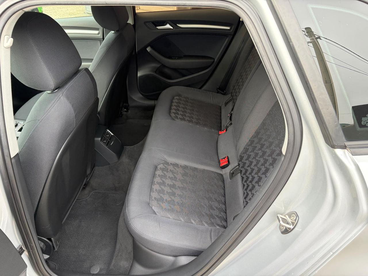 Audi A3 SPB 1.6 TDI 105cv S tronic Attraction