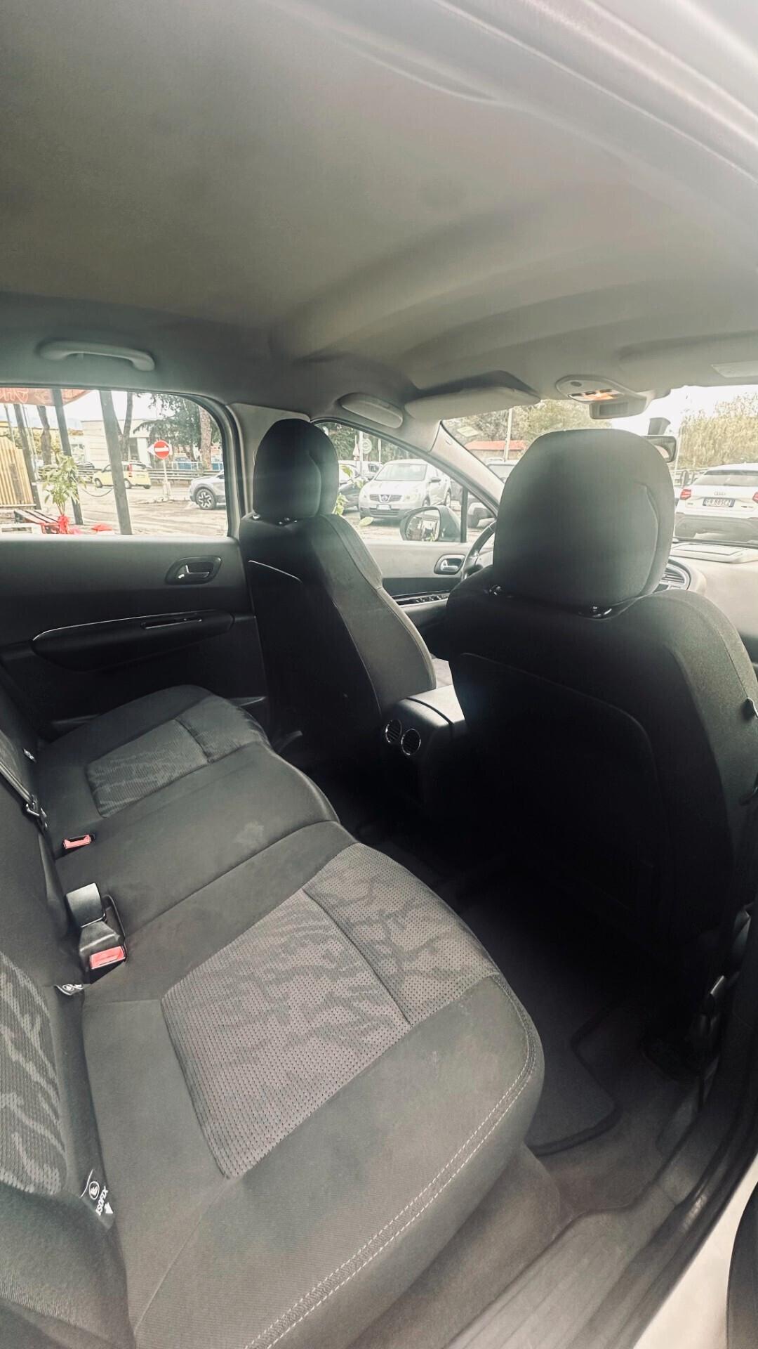 Peugeot 3008 1.6 HDi 110CV Business