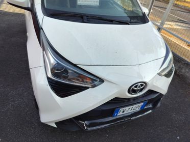 Toyota Aygo 1.0 VVT-i 69 CV 5 porte x-business MMT