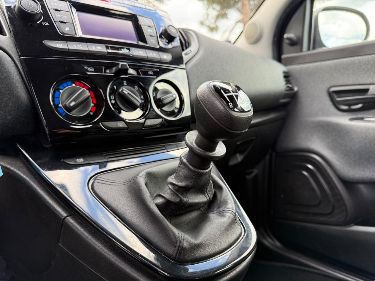 Lancia Ypsilon 1.0 FireFly 5 porte S&S Hybrid Ecochic Silver