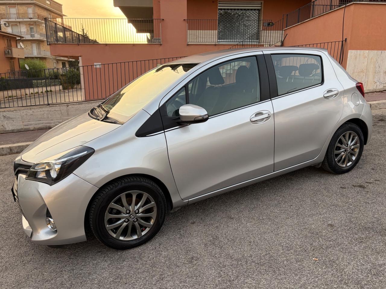 Toyota Yaris 1.0 benz ideale per neopatentati