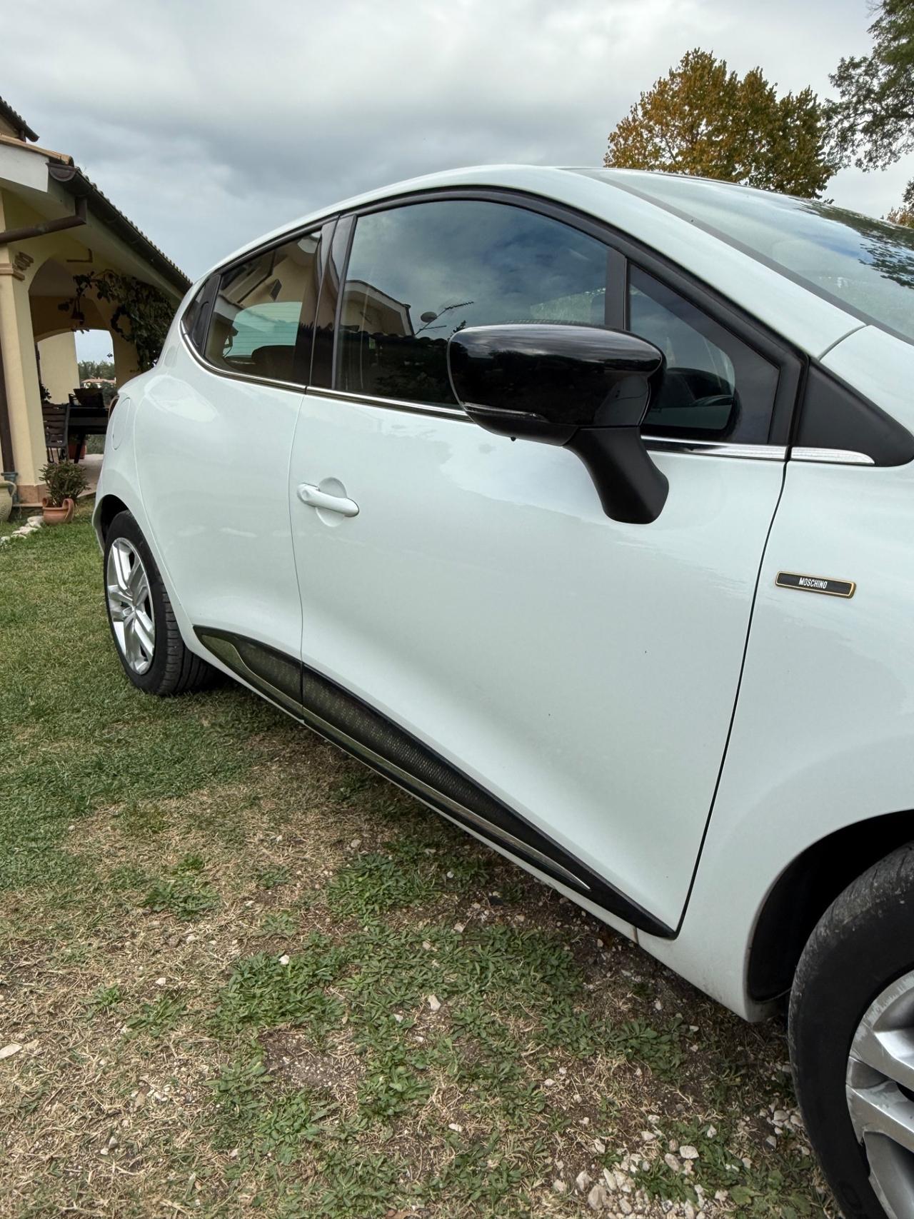 Renault Clio dCi 8V 90 CV EDC 5 porte Moschino Life