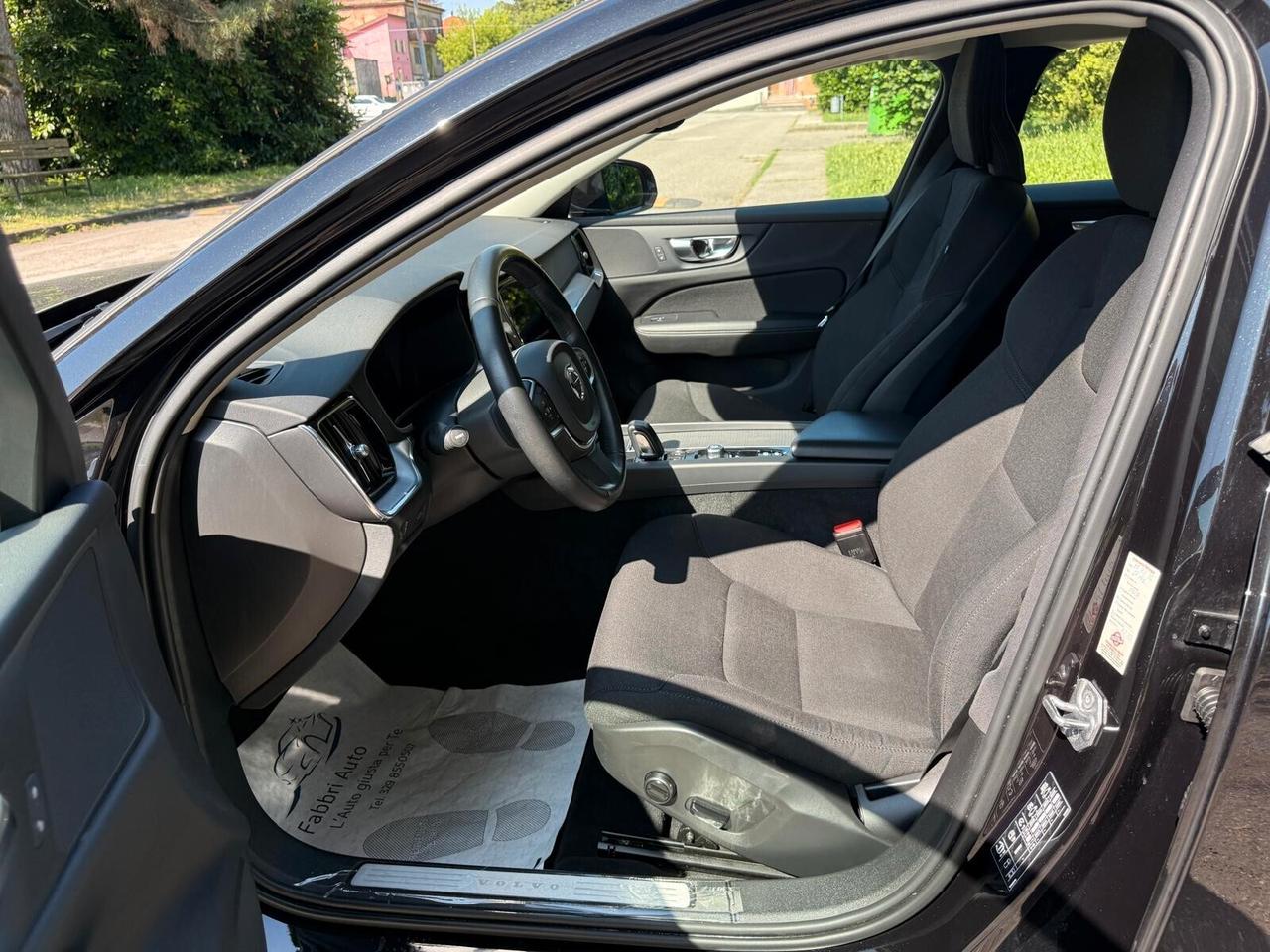 Volvo V60 B4 (d) Geartronic Momentum Pro Business PILOT ASSIST