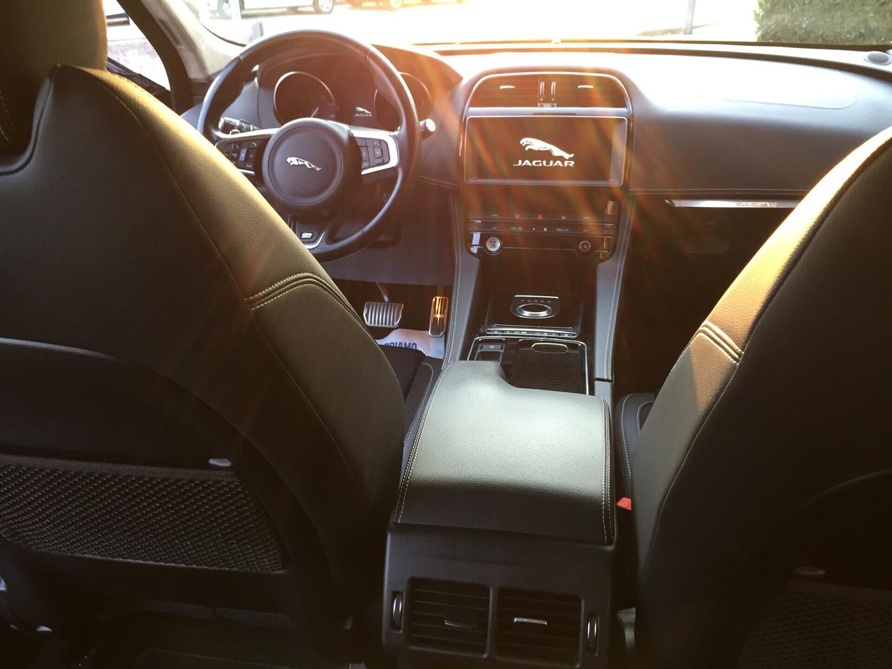 Jaguar F-Pace 2.0 D 180 CV AWD R-Sport