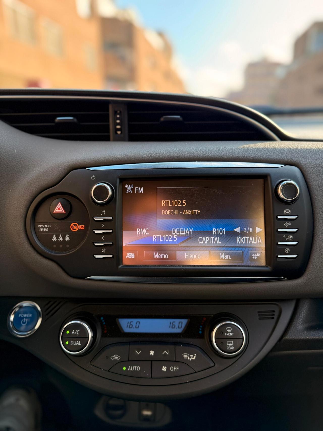 Toyota Yaris 1.5 Hybrid 5 porte Business Telecamera cerchi in lega 15 gomme nuove 4 stagioni