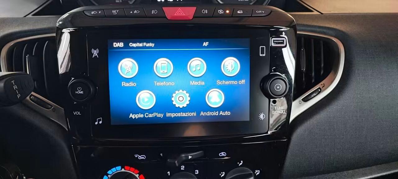 Ypsilon Gold retrocamera ricarica wireless 2023