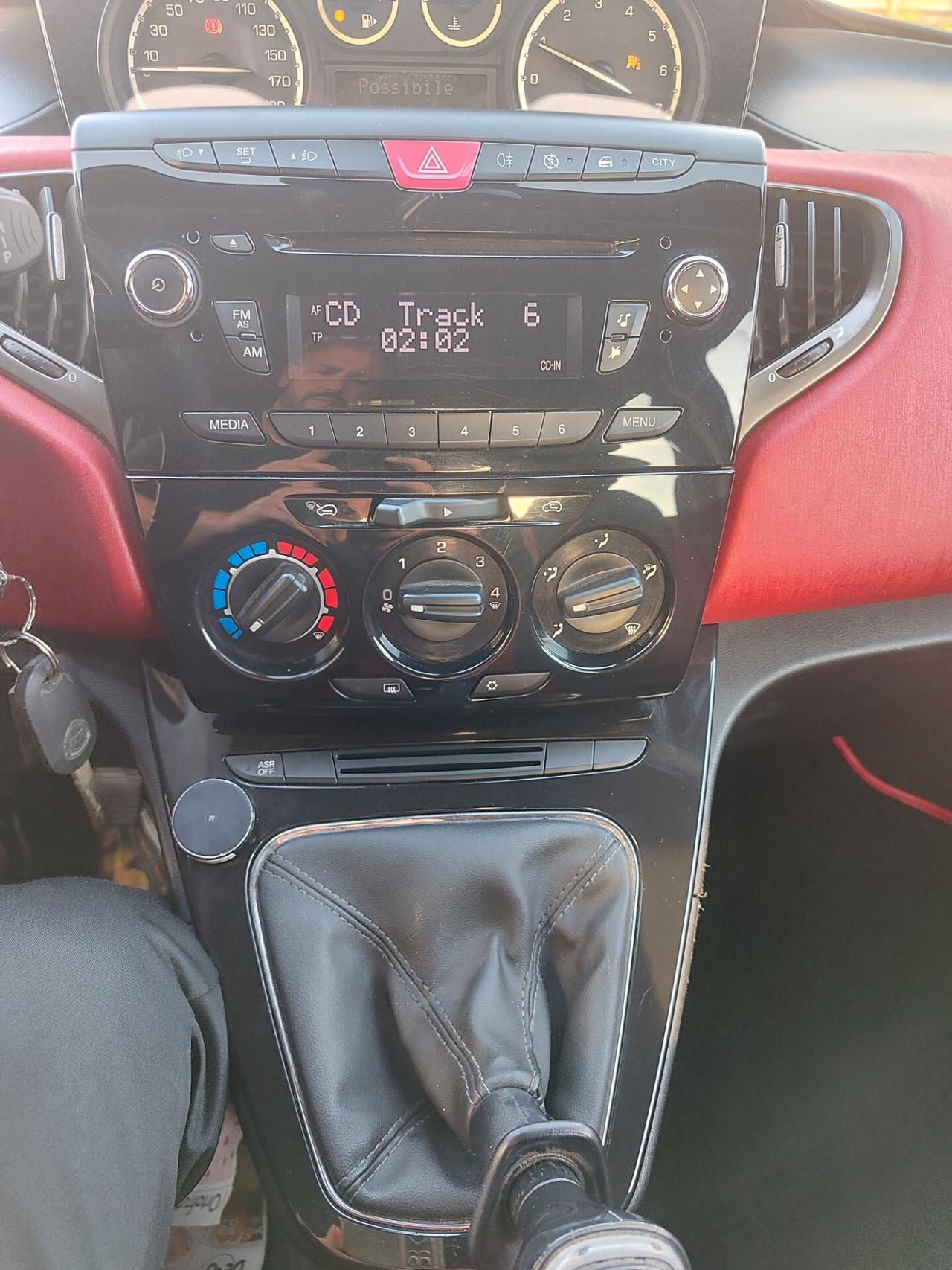 Lancia Ypsilon 1.2 69 CV 5 porte S&S Gold