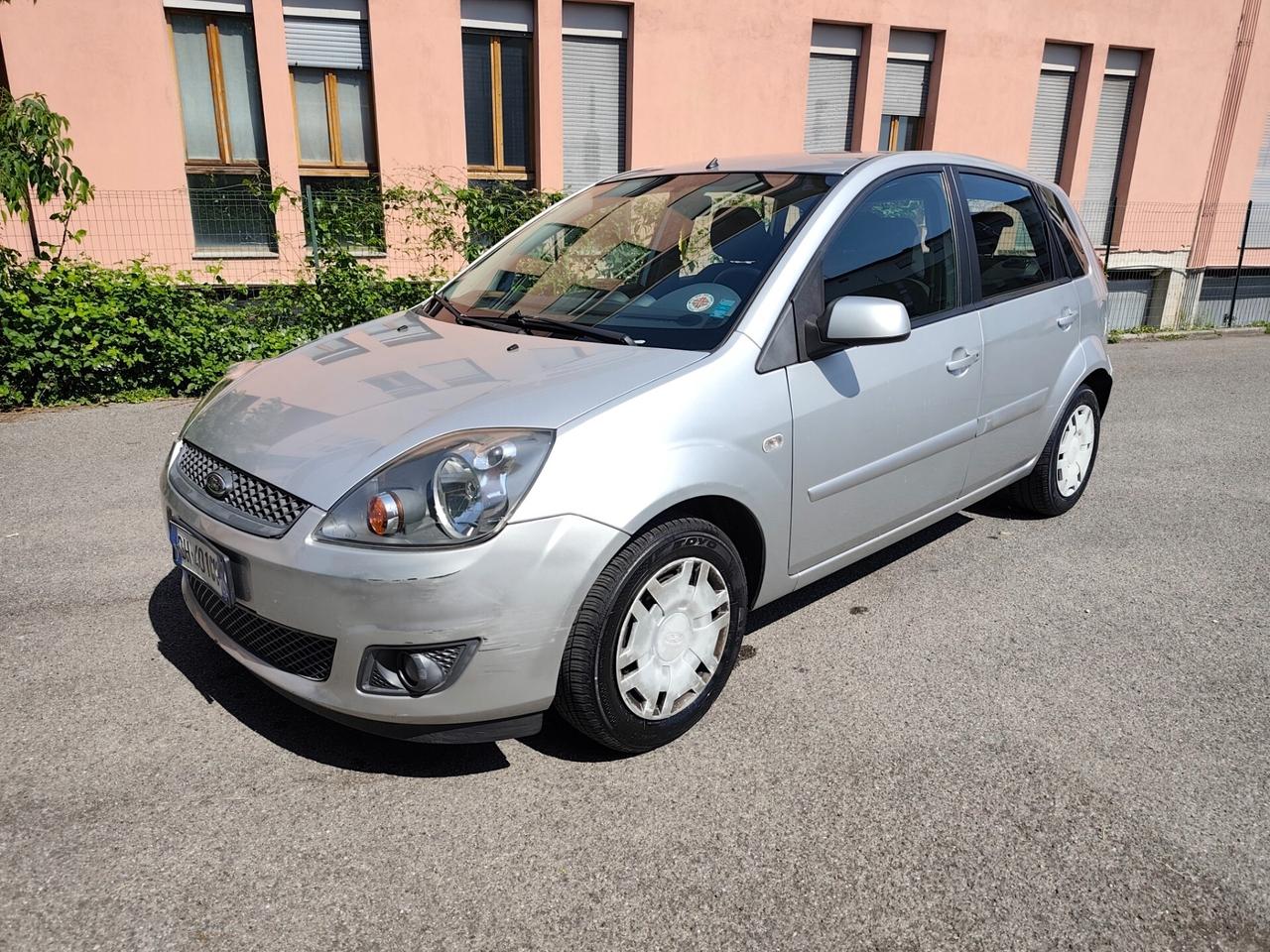 Ford Fiesta 1.2 Benz 5 porte lavori certificati