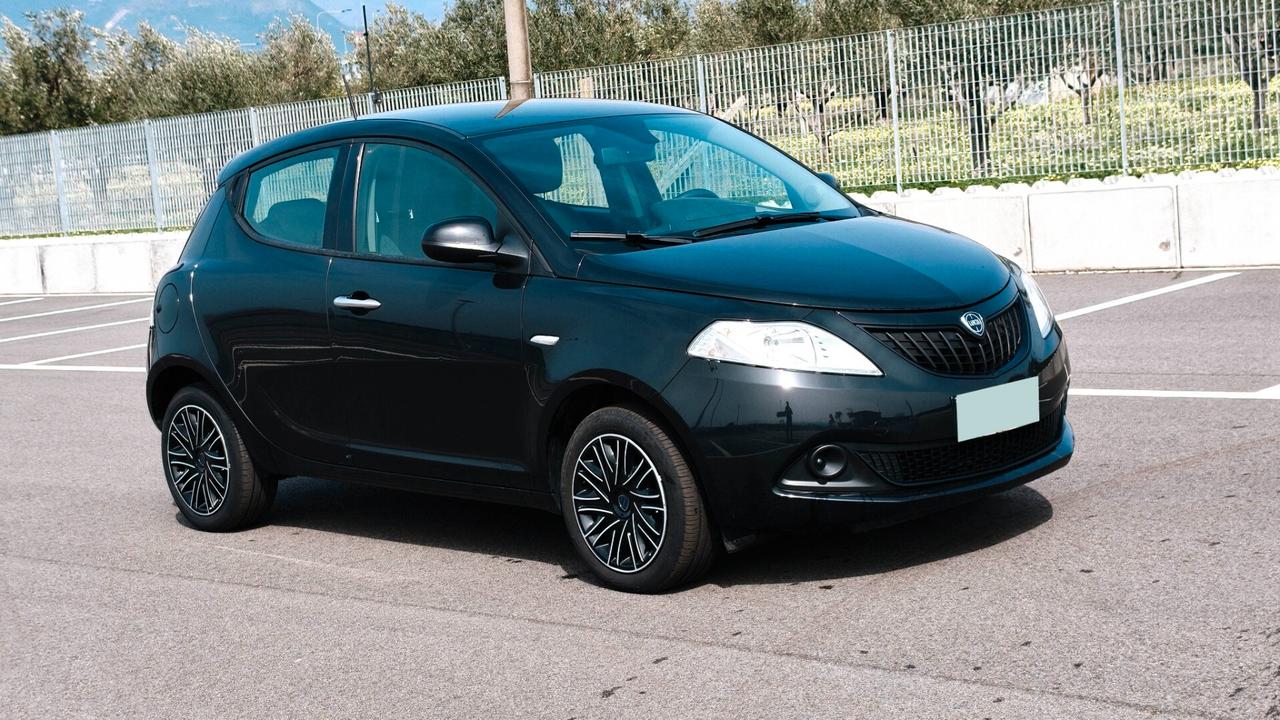 Lancia Ypsilon 1.0 FireFly 5 porte S&S Hybrid Alberta Ferretti