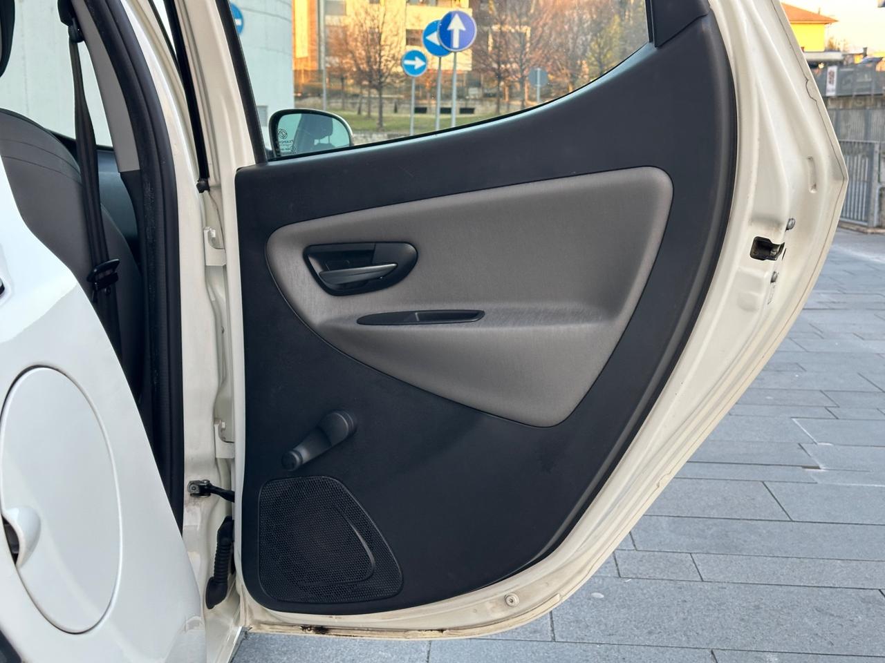 Lancia Ypsilon 1.2 GPL Ecochic Neopatentati