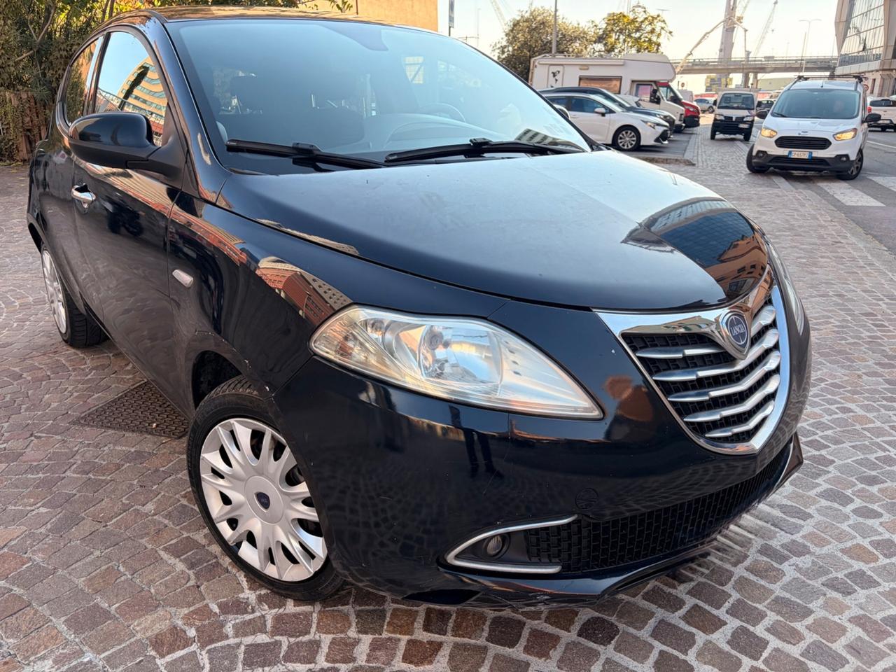 Lancia Ypsilon 1.2 69 CV 5 porte S&S Silver