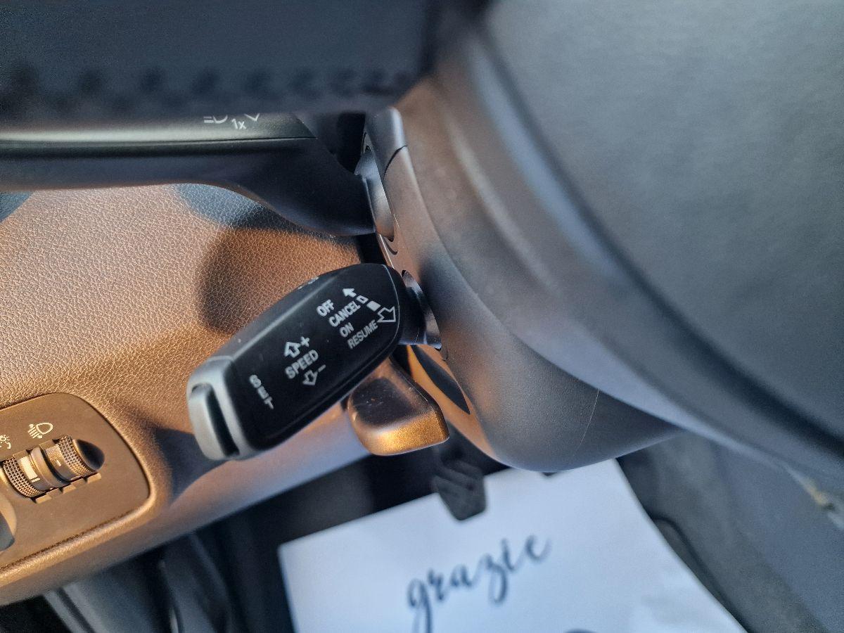 AUDI - A1 - 1.2 TFSI Attraction SLINE NEOPAT