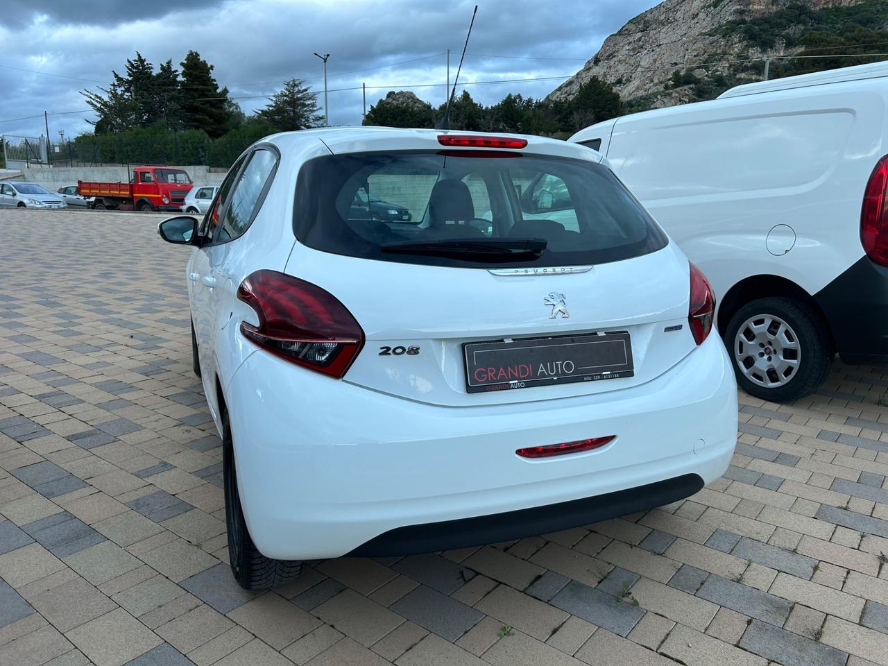 Peugeot 208 BlueHDi 75 S&S AUTOCARRO N1