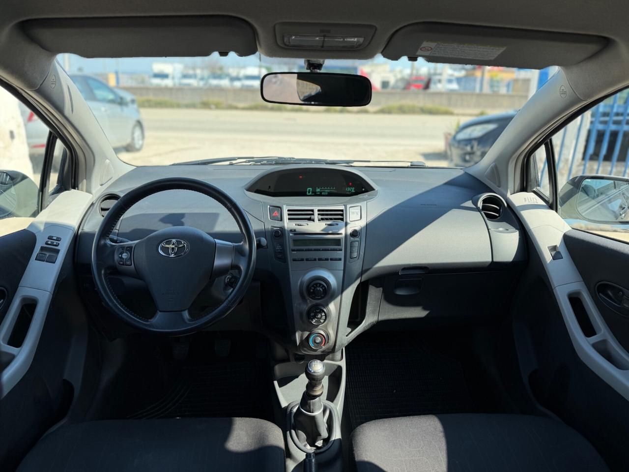 Toyota Yaris 1.0 5 porte Sol