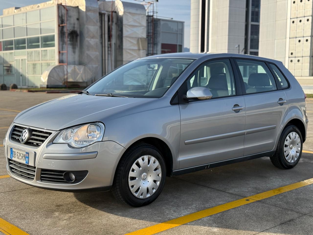 Volkswagen Polo 1.4/69CV TDI 5p. Sportline NEOPATENTI
