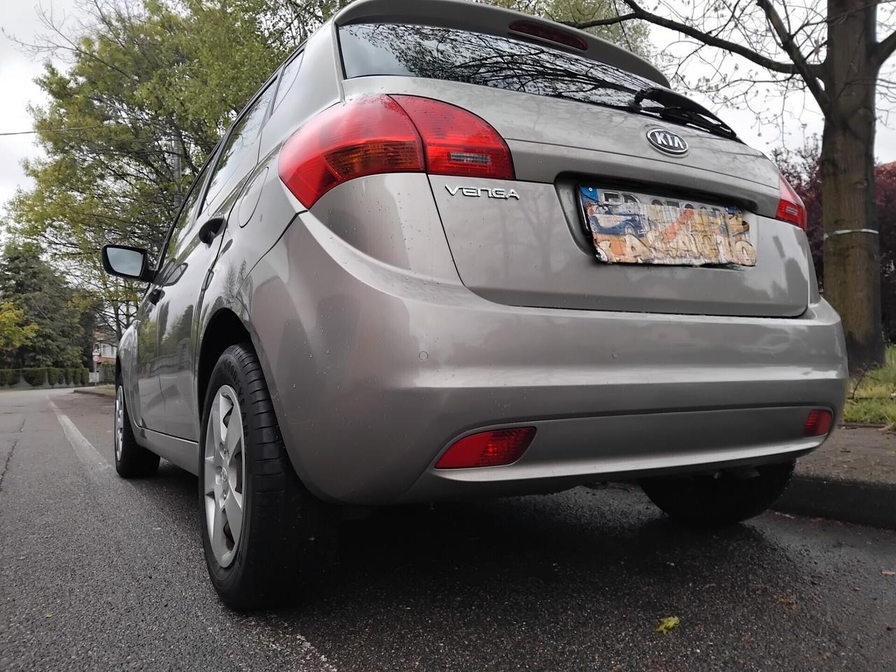 Kia Venga 1.4 CRDi 90CV Cool 5 PORTE EURO 5 KM 140 MILA IDEALE X NEO PATENTATI A 3.999 EURO