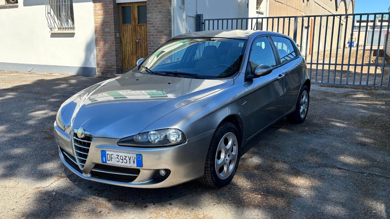 Alfa Romeo 147 1.9 JTD (120) 5 porte Distinctive