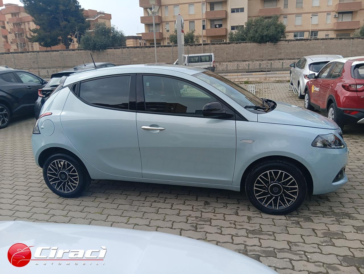 Lancia Ypsilon 1.0 5 p Hybrid Platino