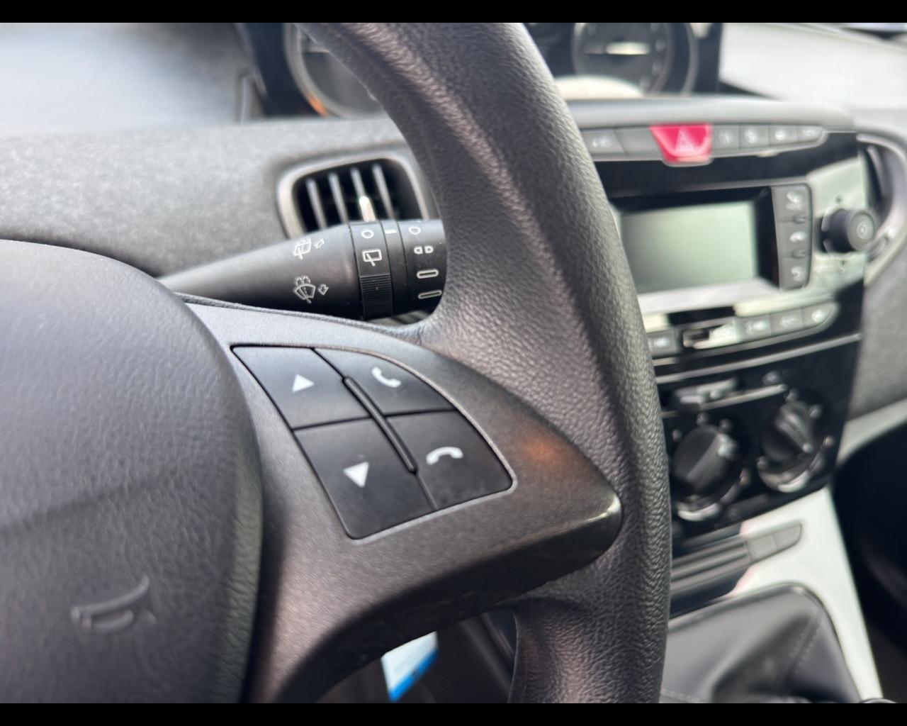 LANCIA Ypsilon 3ª serie - Ypsilon 1.0 FireFly 5 porte S&S Hybrid Ecochic Silver