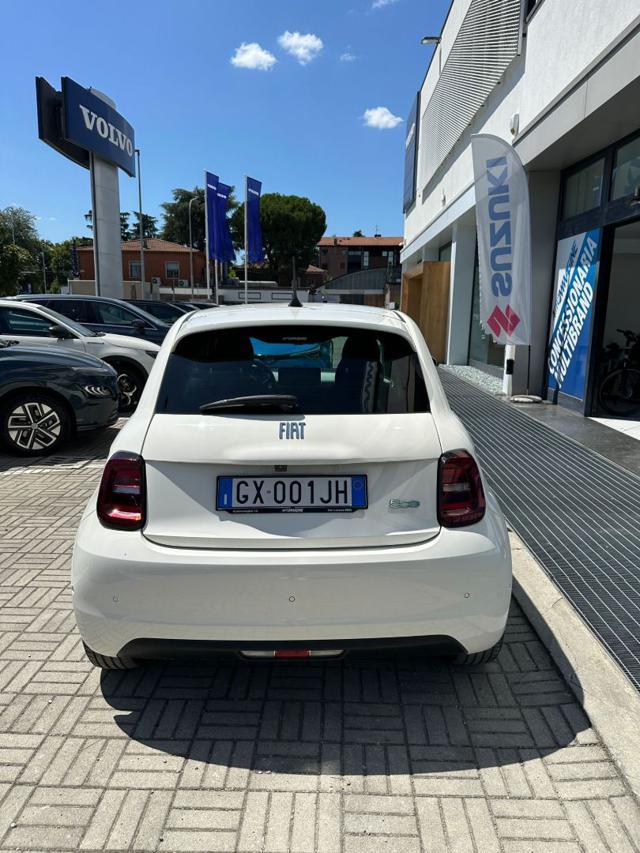 FIAT 500e Berlina 42 kWh Icon +