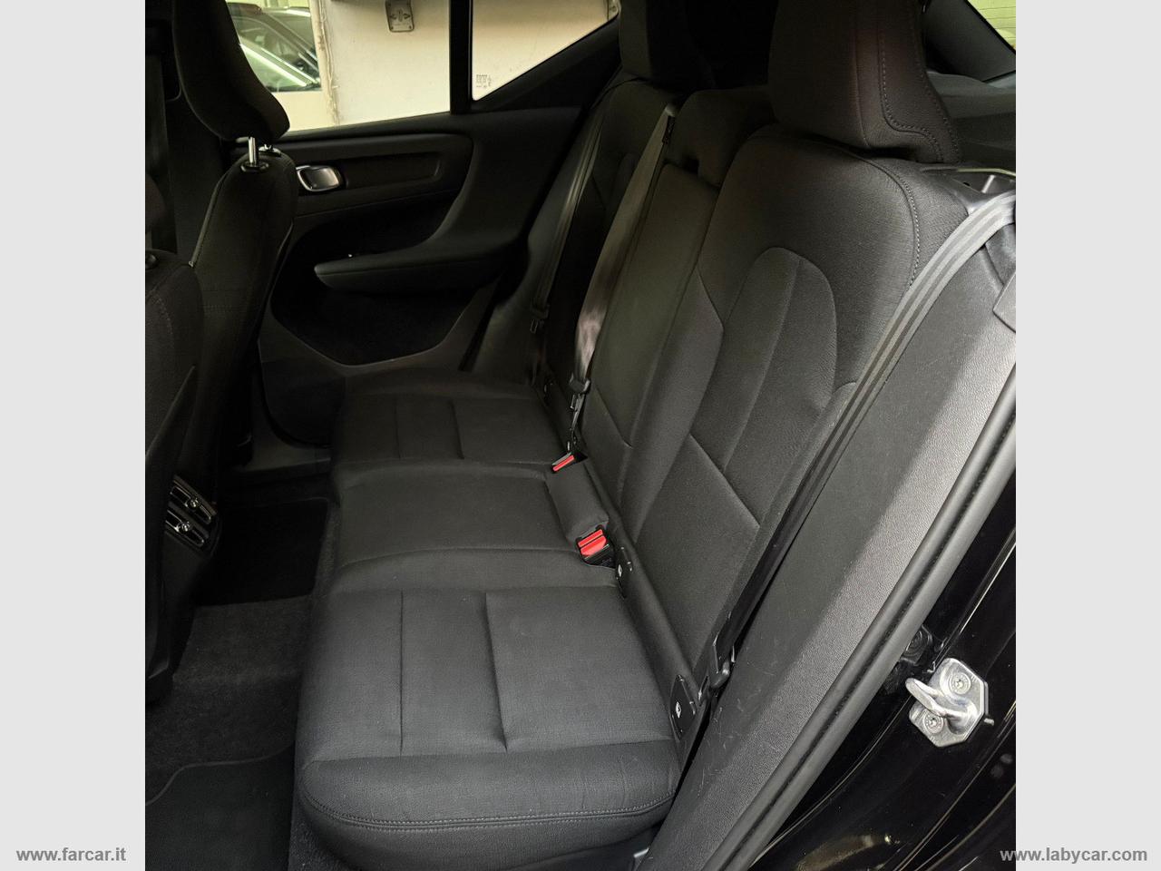 VOLVO XC40 D3 AWD Geartronic Momentum Core