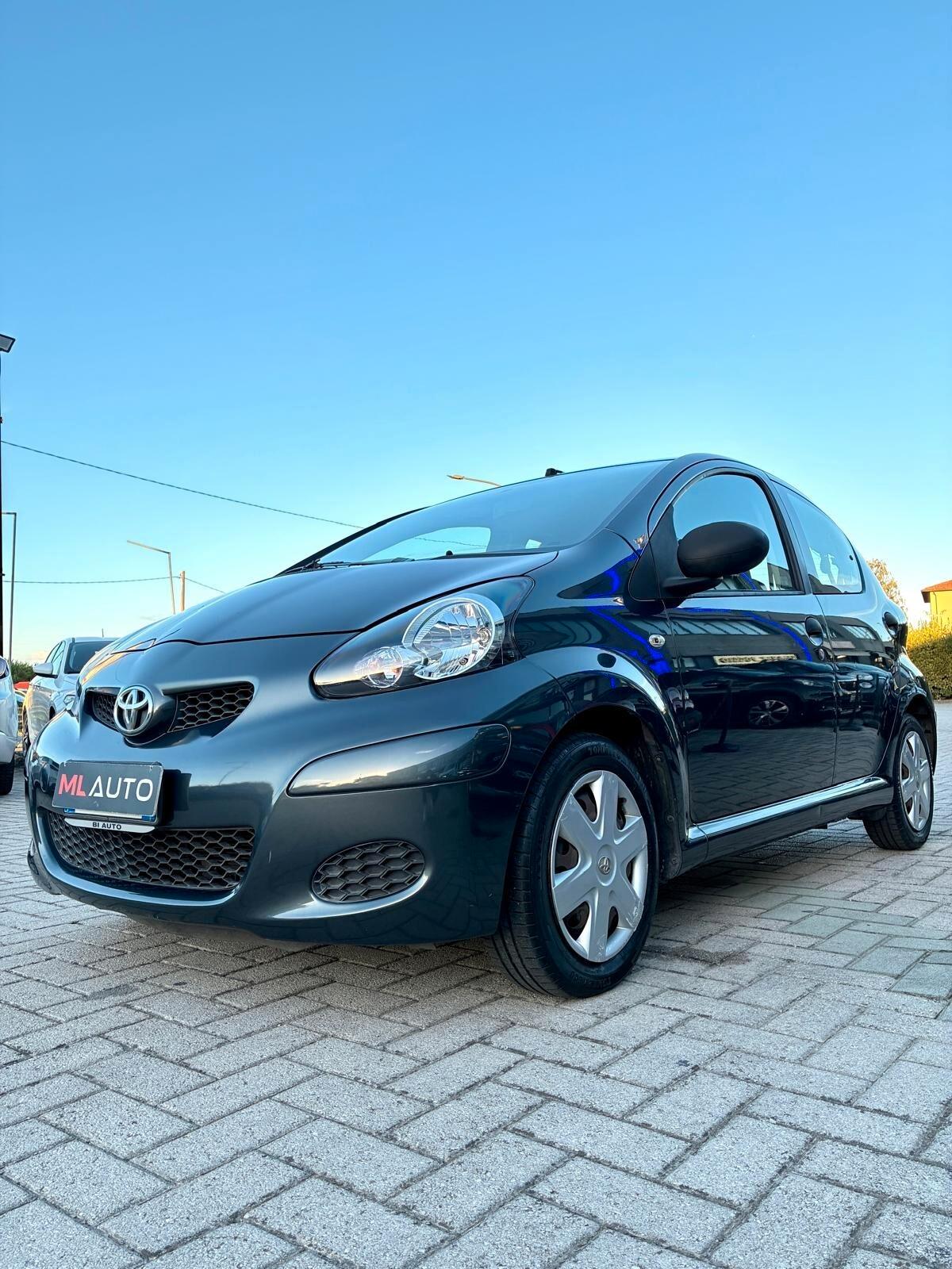 Toyota Aygo 1.0 12V VVT-i 5 porte Deep Ocean Connect MMT