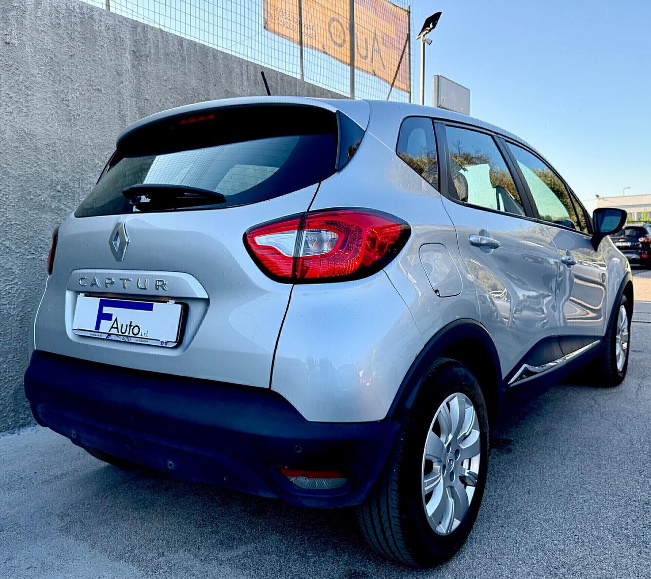 Renault Captur 1.5 dCi 8V 90 CV,Radio Touch Screen,KEYLESS,comandi al volante,cerchi in lega,Sensori di parcheggio,ecc,