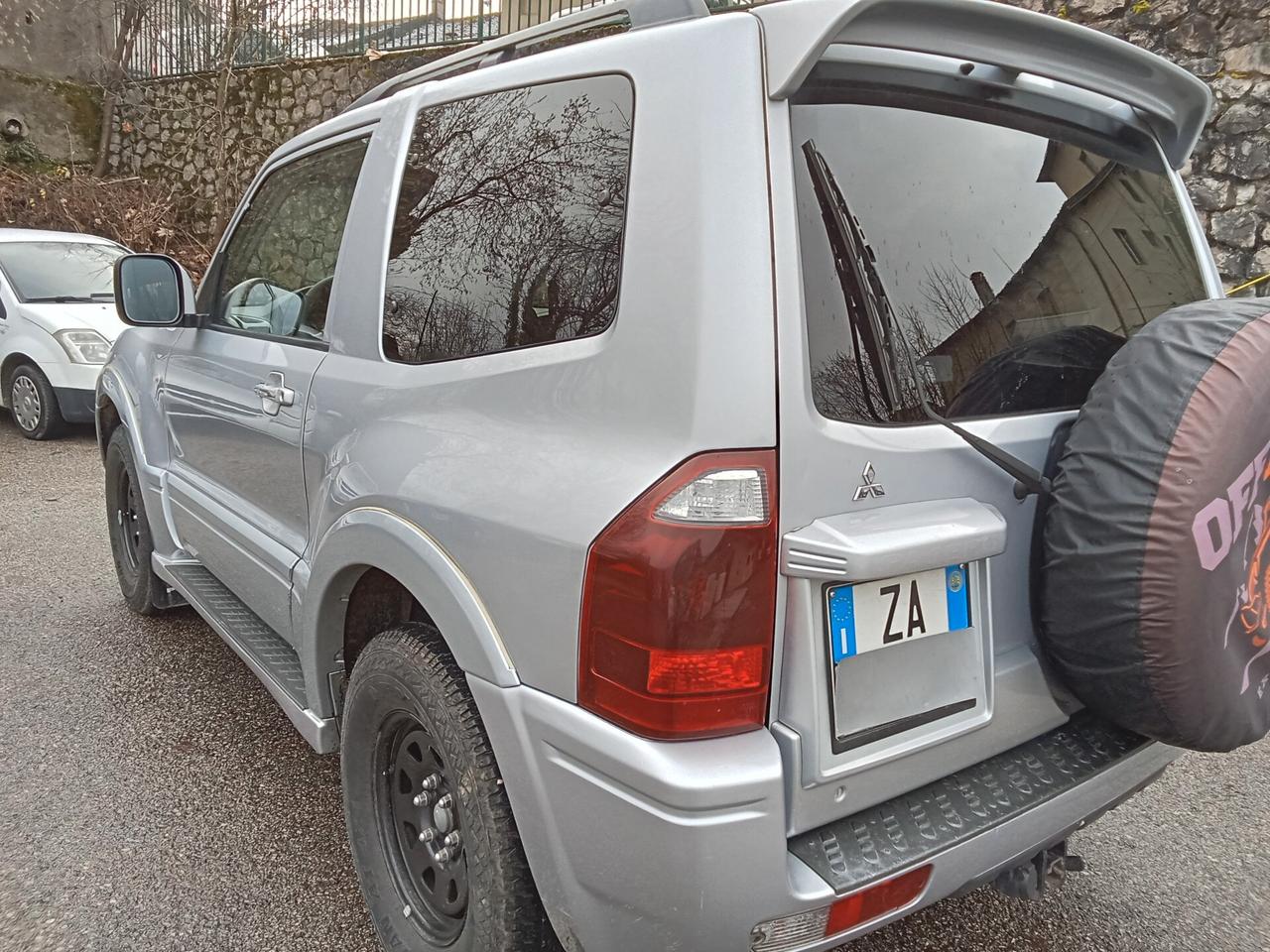 Mitsubishi Pajero 2.5 TDI 3p. Instyle