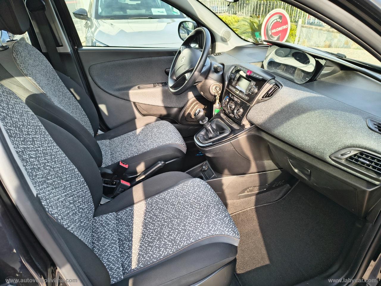 LANCIA Ypsilon 1.2 69 CV 5p. GPL Ecochic BLACK&NOIR