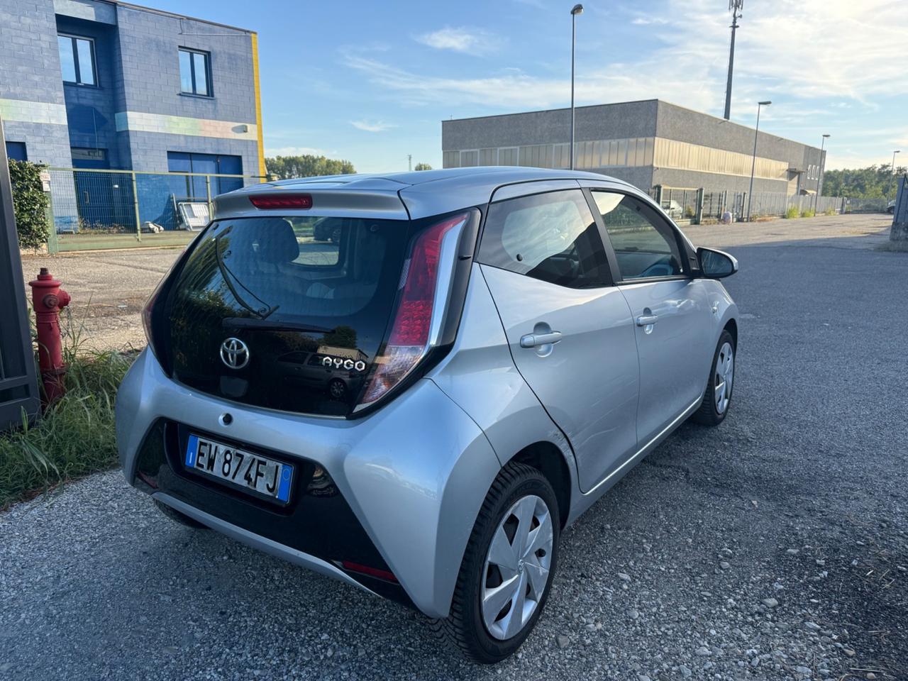 Toyota Aygo 1.0 VVT-i 69 CV 5 porte x-play