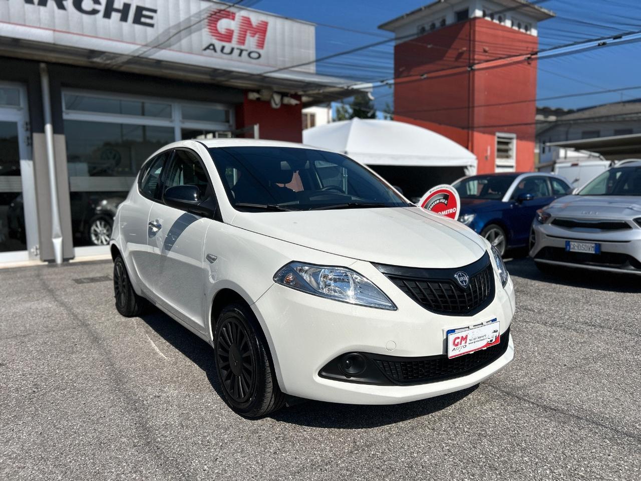 Lancia Ypsilon 1.0 firefly hybrid Silver s&s 70cv