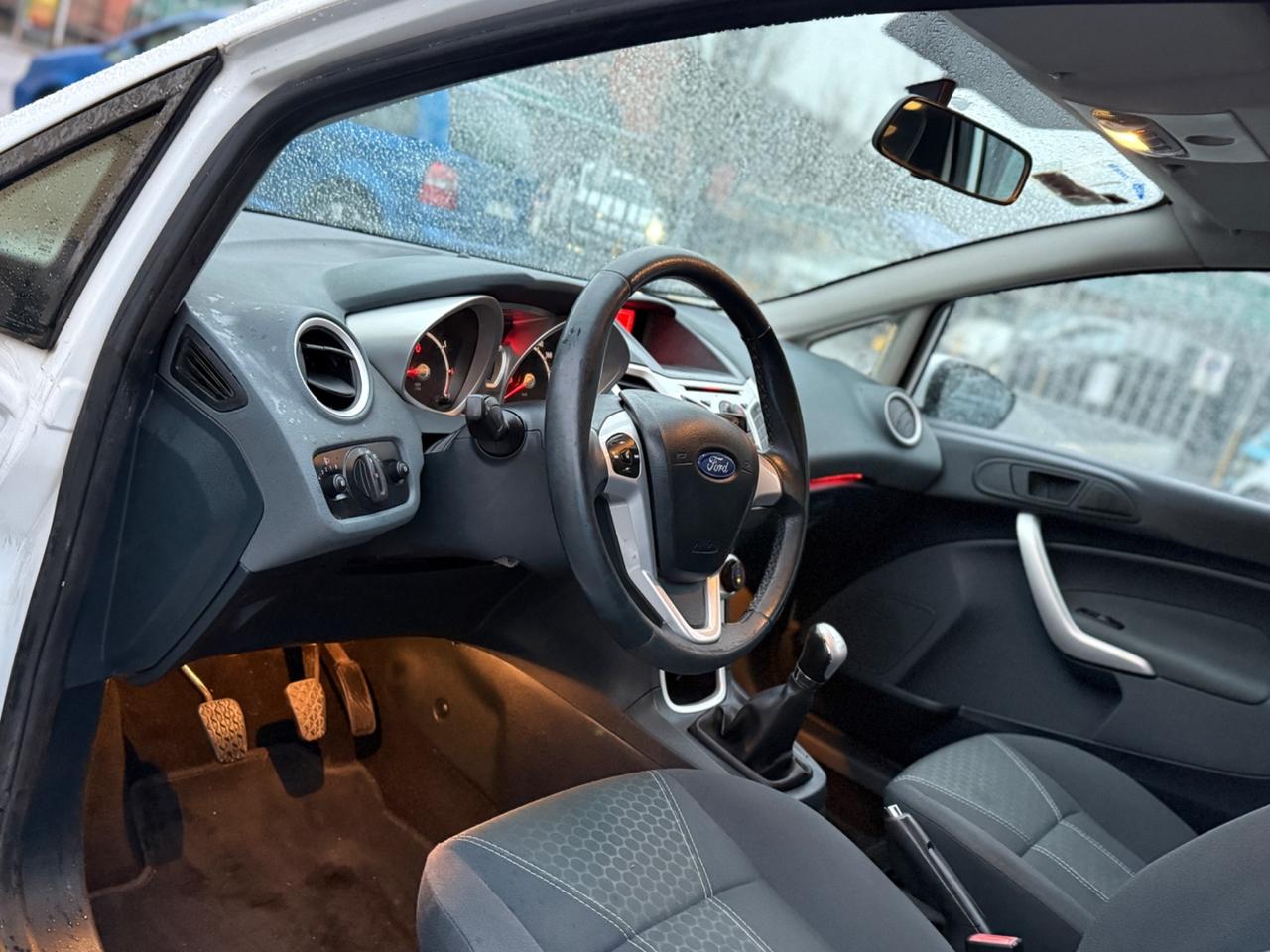 Ford Fiesta 1.2 TITANIUM 2011 NEOPATENTATI