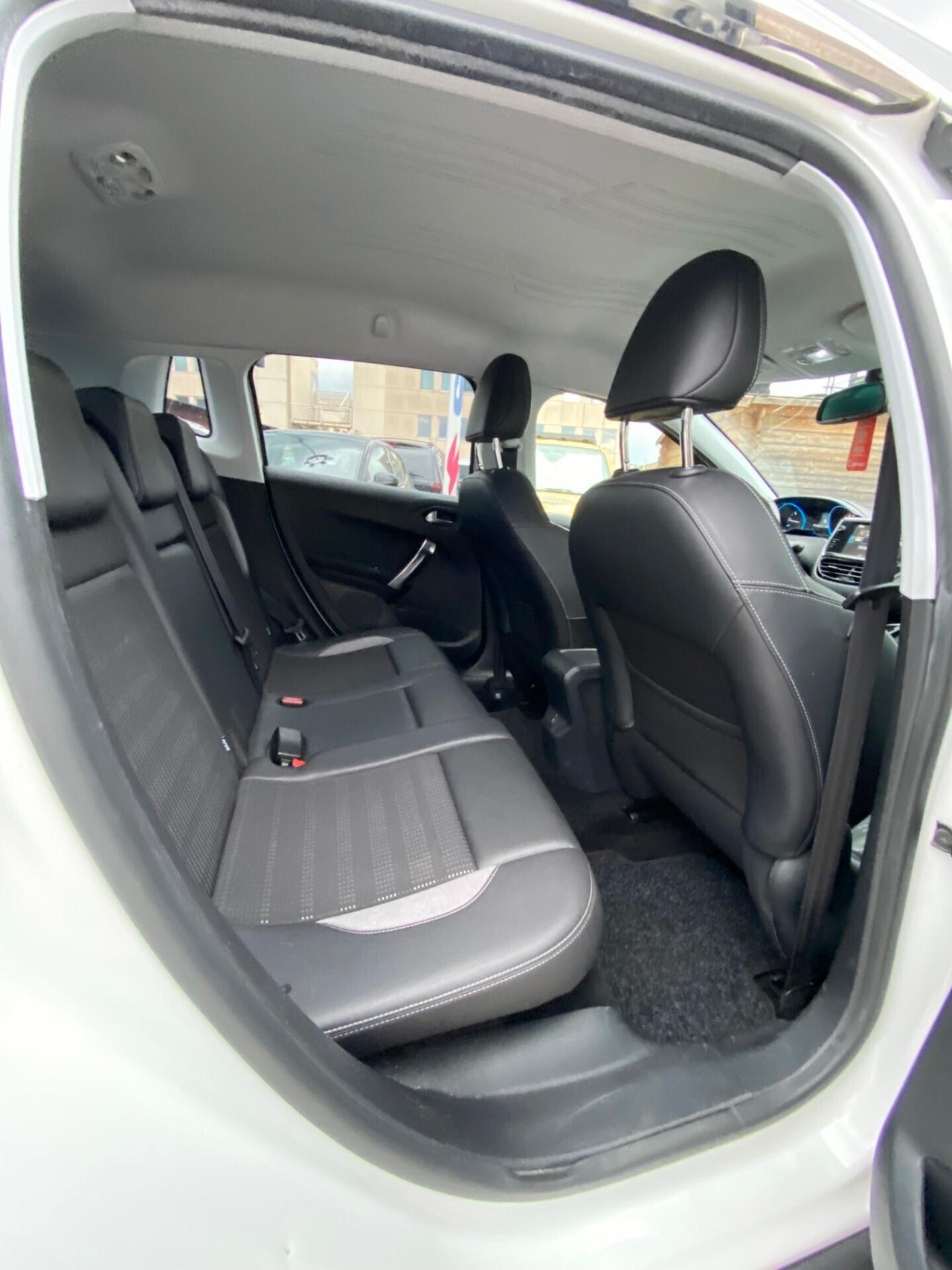 Peugeot 2008 1.6 e-HDi 115 CV Stop&Start Allure