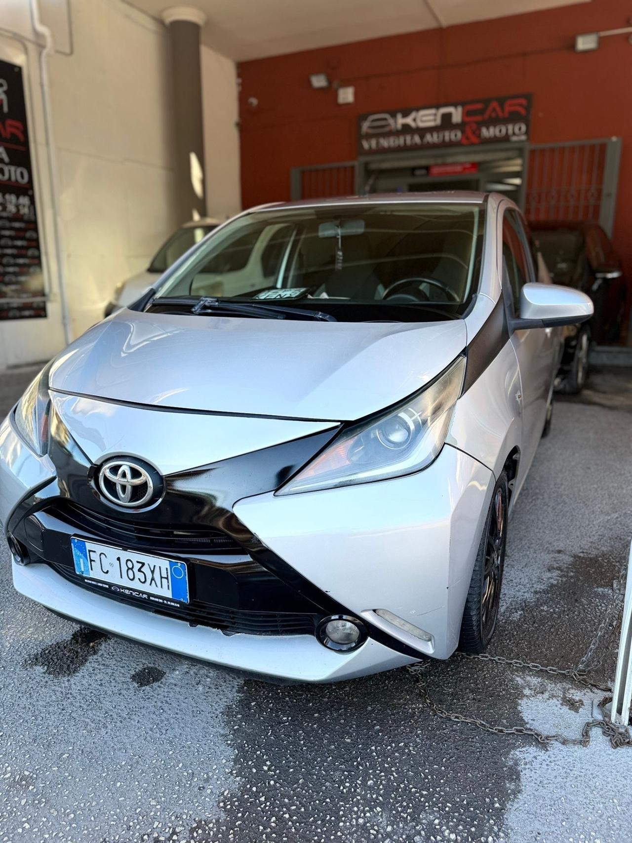 Toyota Aygo 1.0 VVT-i 69 CV 5 porte x-play