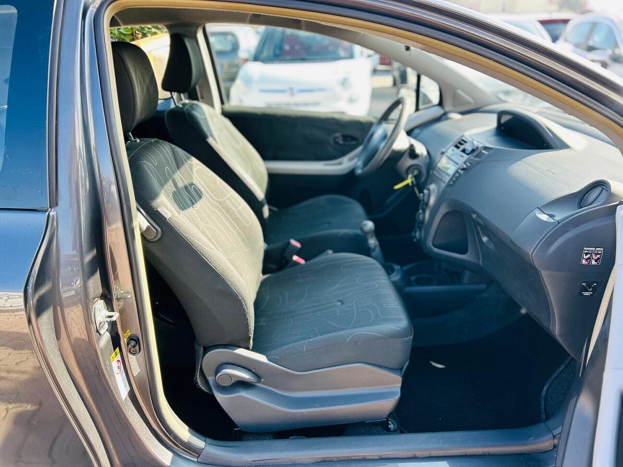 Toyota Yaris 1.0 3P Luxury pack