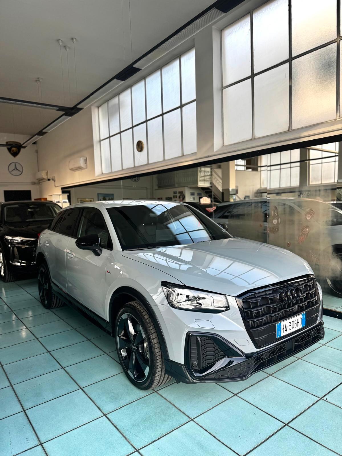 Audi Q2 35 TDI S tronic Identity Black