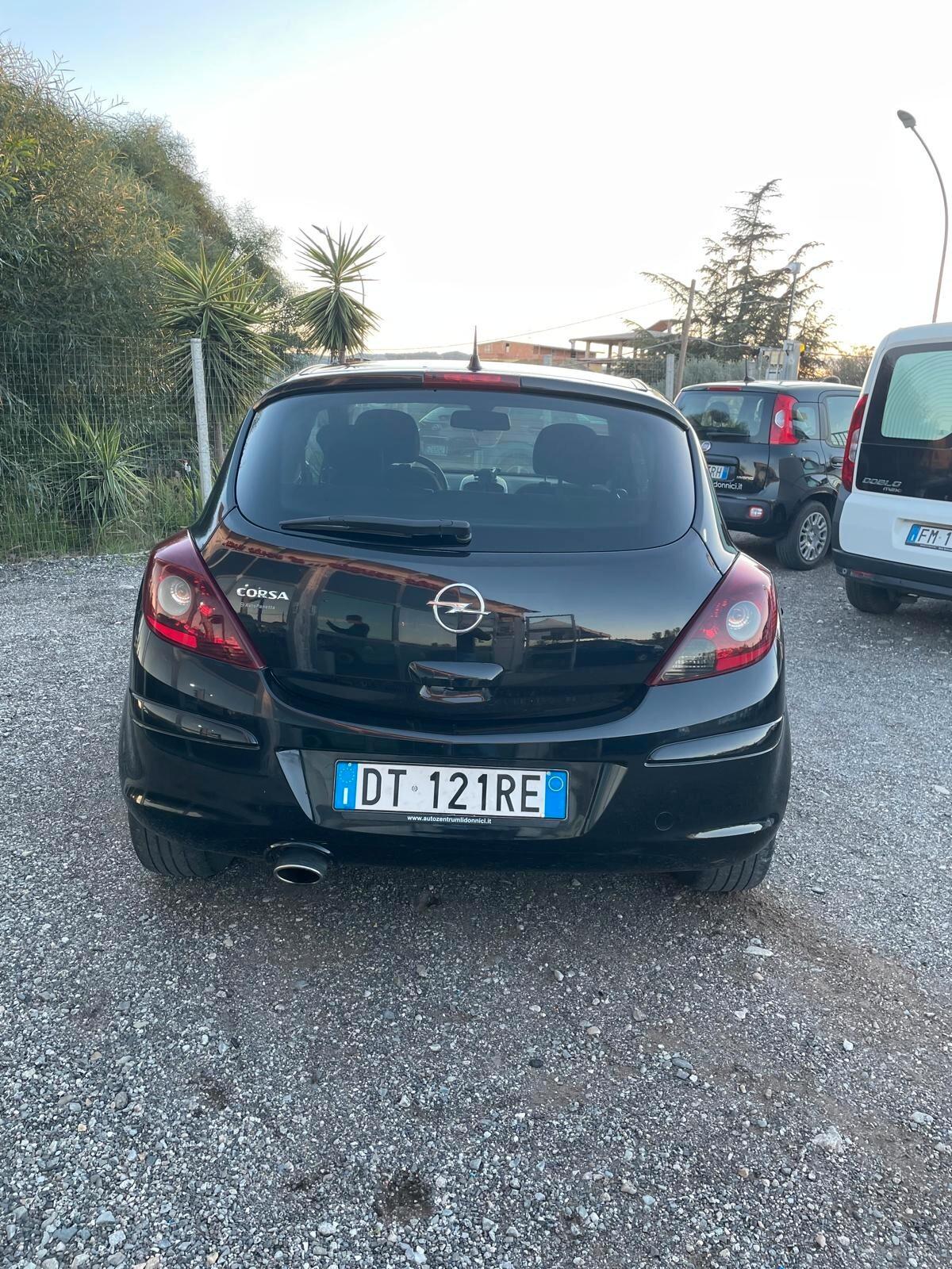 Opel Corsa 1.2 3 porte 80 cv cambio automatico