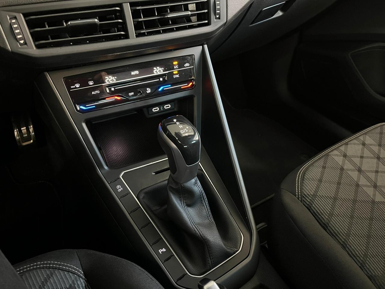 Volkswagen Polo 1.0cc TSI 110cv DSG "R-LINE" SOLO 8.250KM