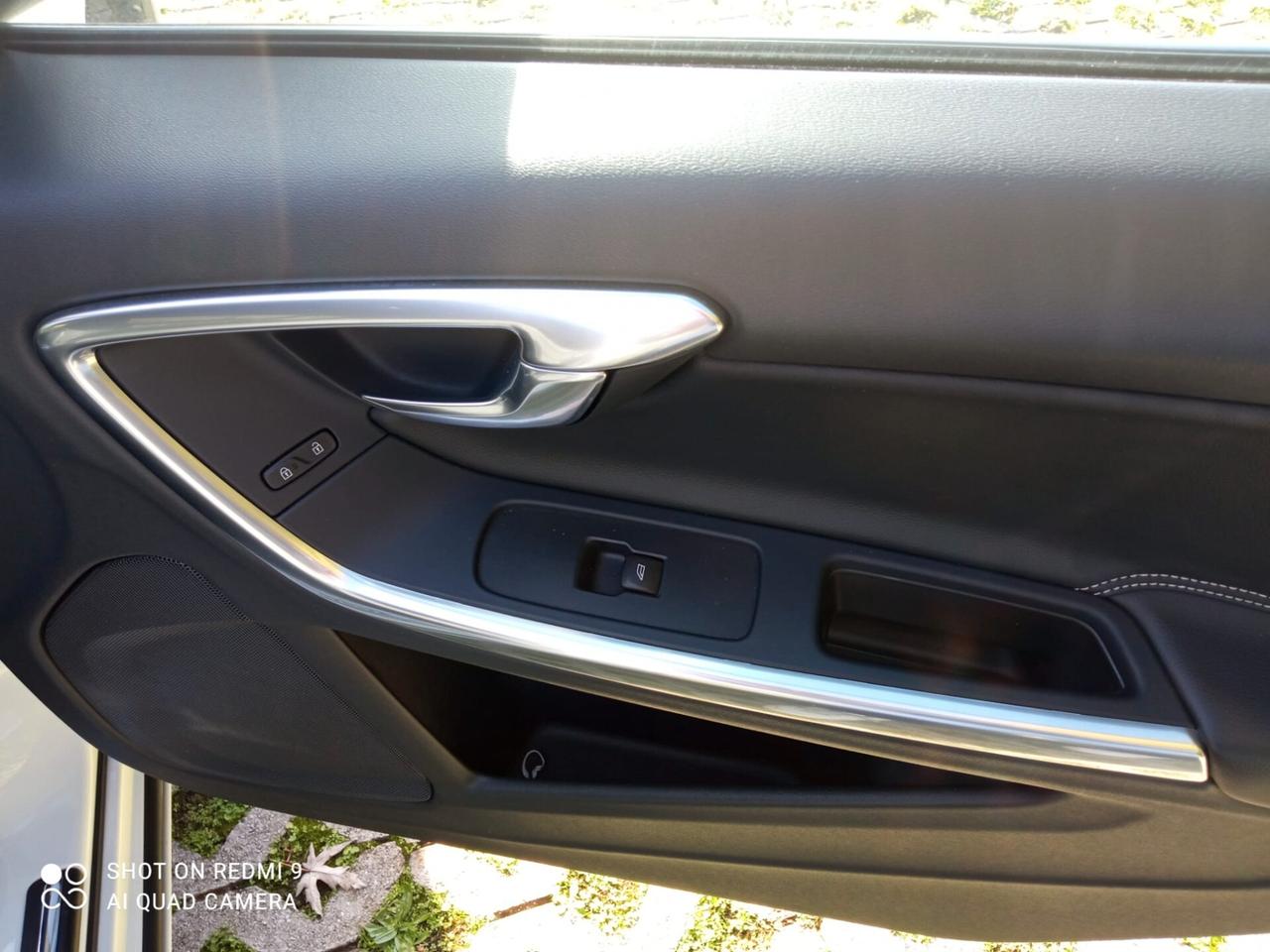 VOLVO V60 D6 Twin Engine Geartronic Momentum