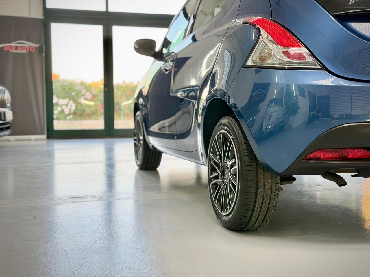 Lancia Ypsilon 1.0 FireFly 5 porte S&S Hybrid Gold
